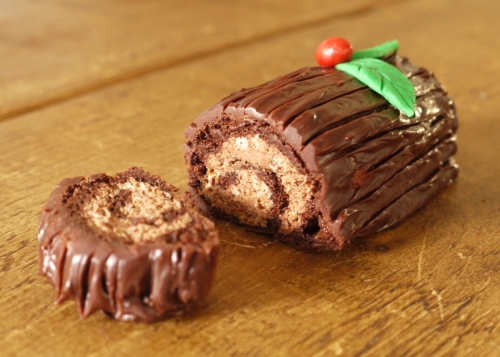 Chocolate Roulade via @thelittleloaf