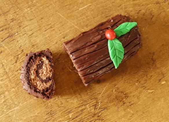Mini Chocolate Amaretto Yule Logs - thelittleloaf